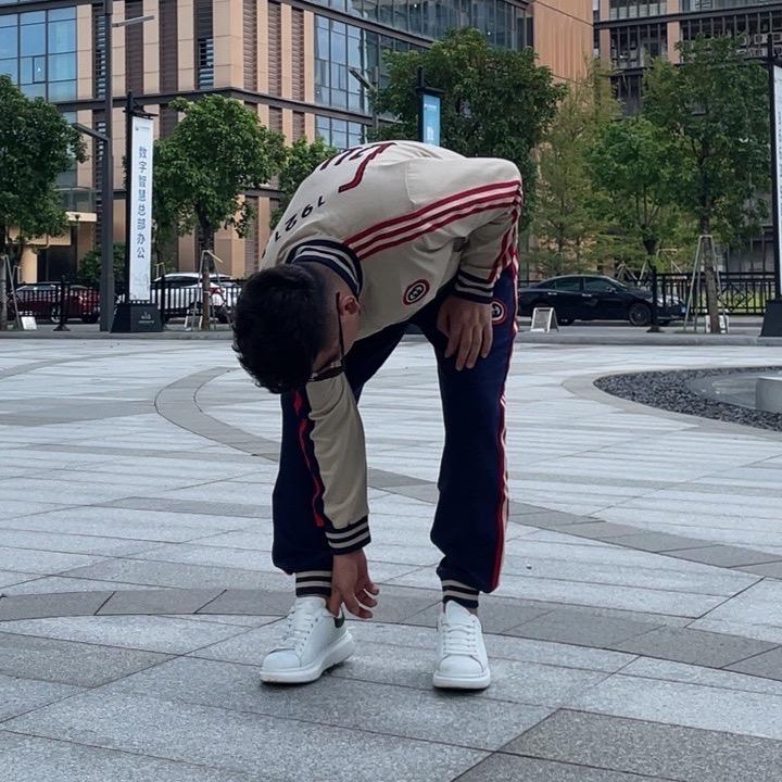 依帅-服装