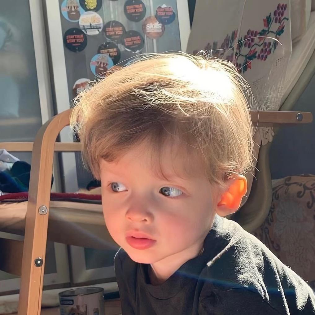 左边小心眼右边势利眼