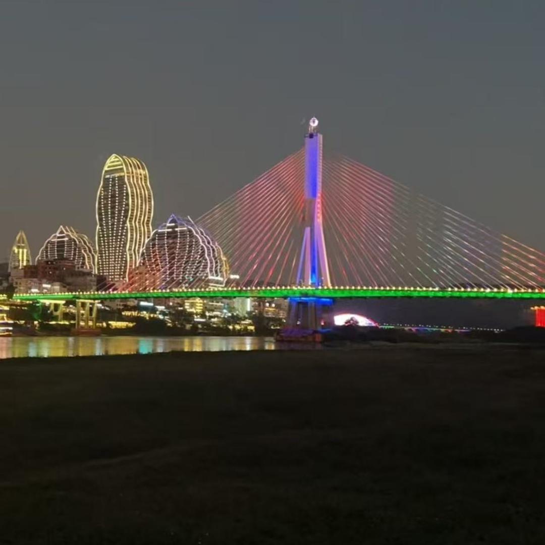 来罗驿站(告庄西双景星光夜市)