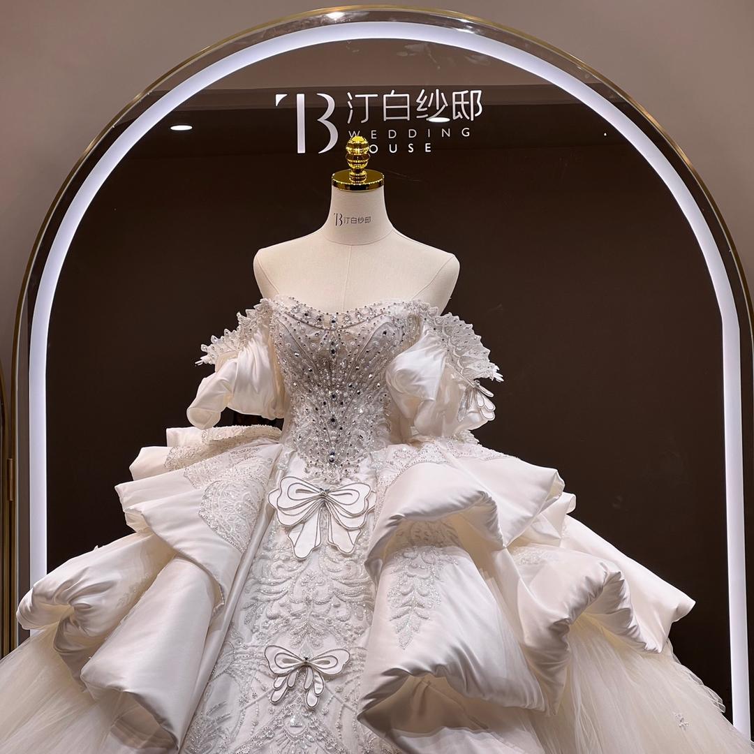 汀白纱邸婚纱店