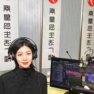 魏魏一笑
