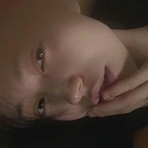 拔两根兔毛。