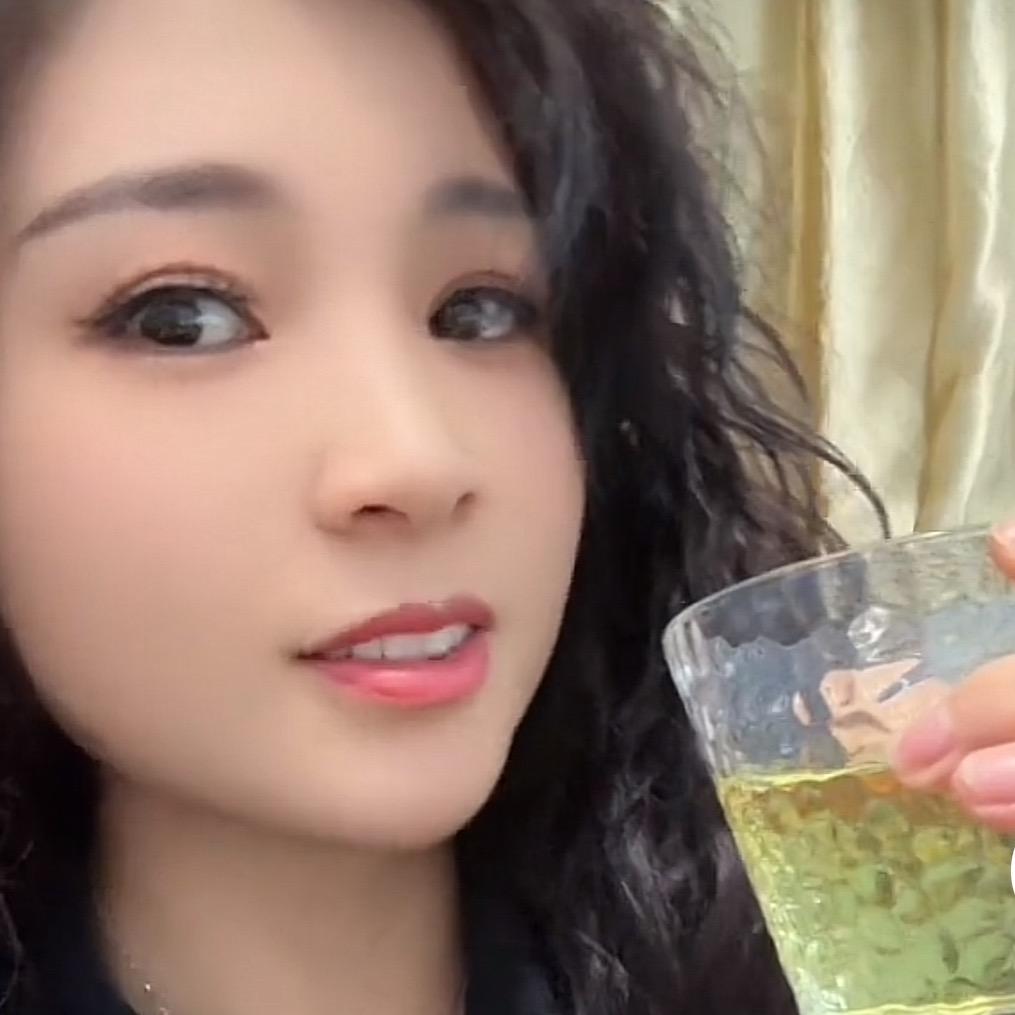 京下下（爱画画的笨丫头）