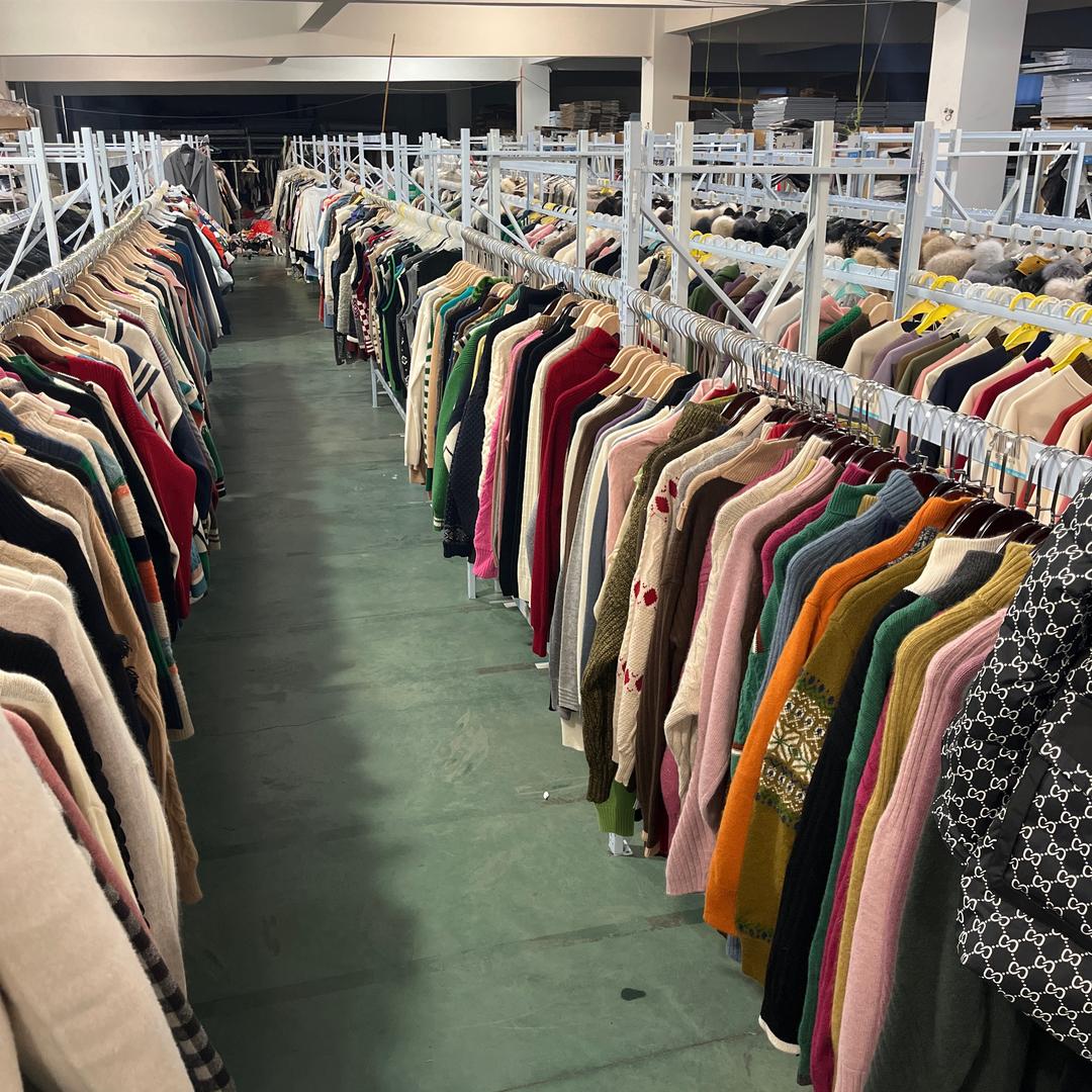 诸暨市镐鑫服装仓储店