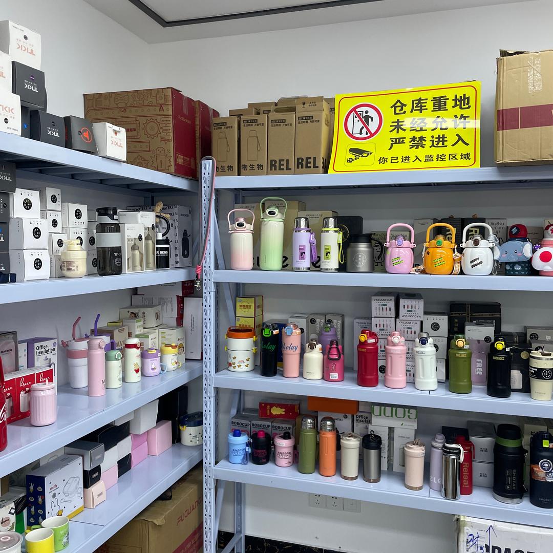小哥啥都有