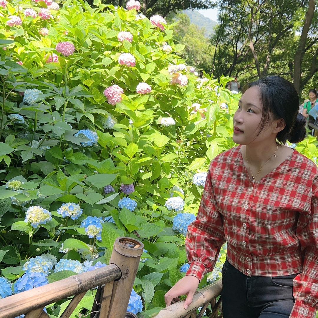 90后学姐的摆摊日常