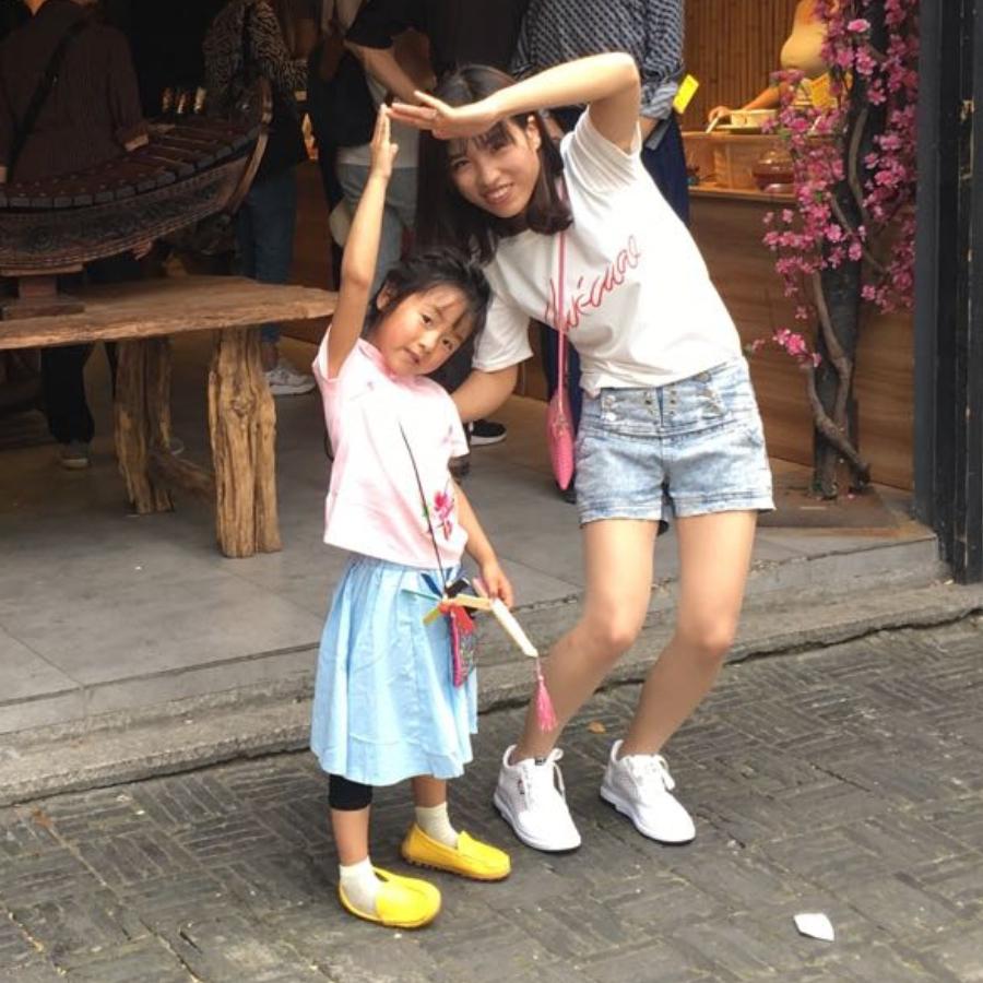 初晚like 唱歌和跳舞