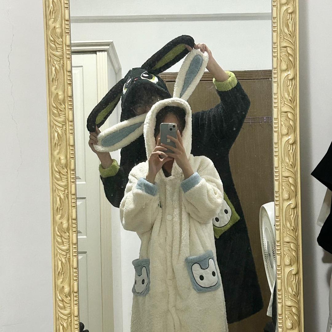 啊V和啊伟