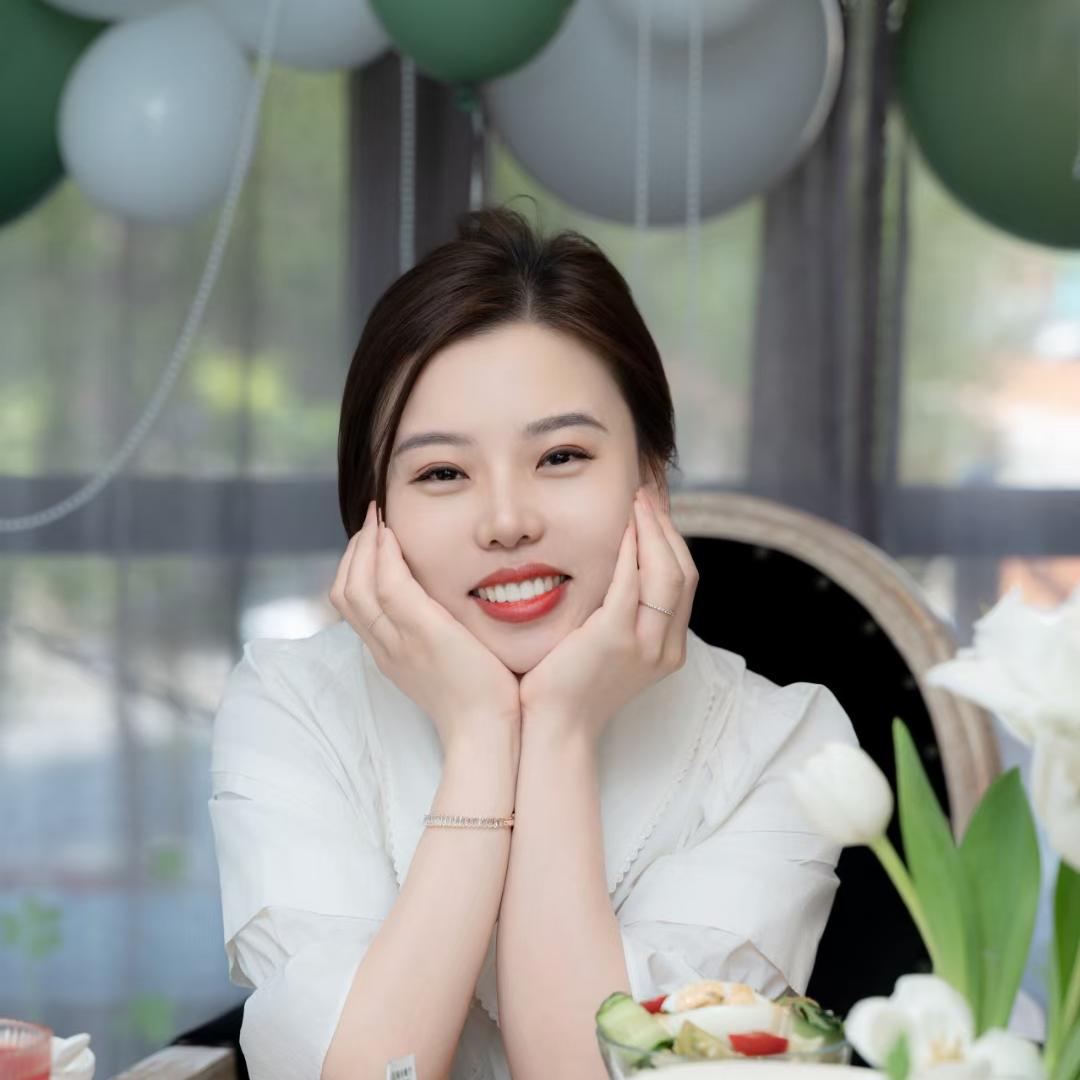 在台安教围棋的李老师