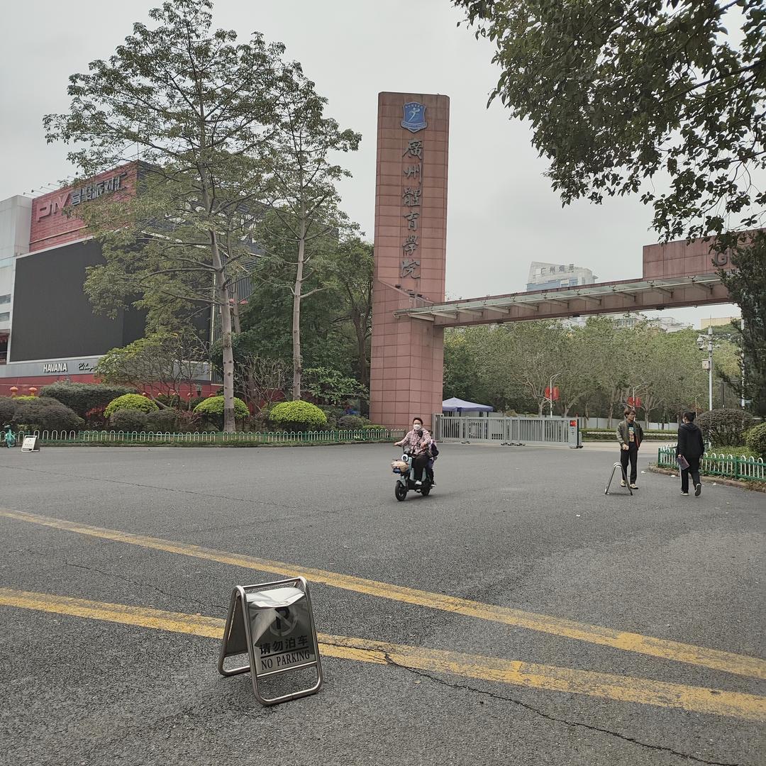 时代倾城游泳池招生处