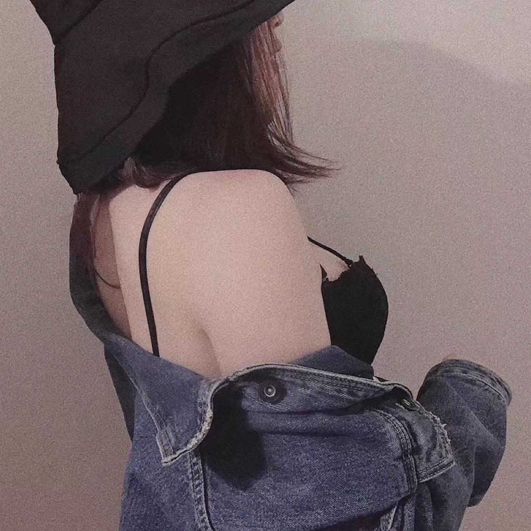 东方百盛3楼lagogo女装