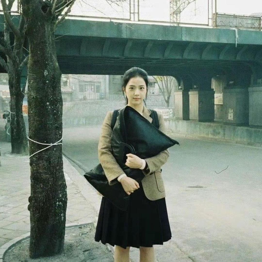 爱打喷嚏的团团