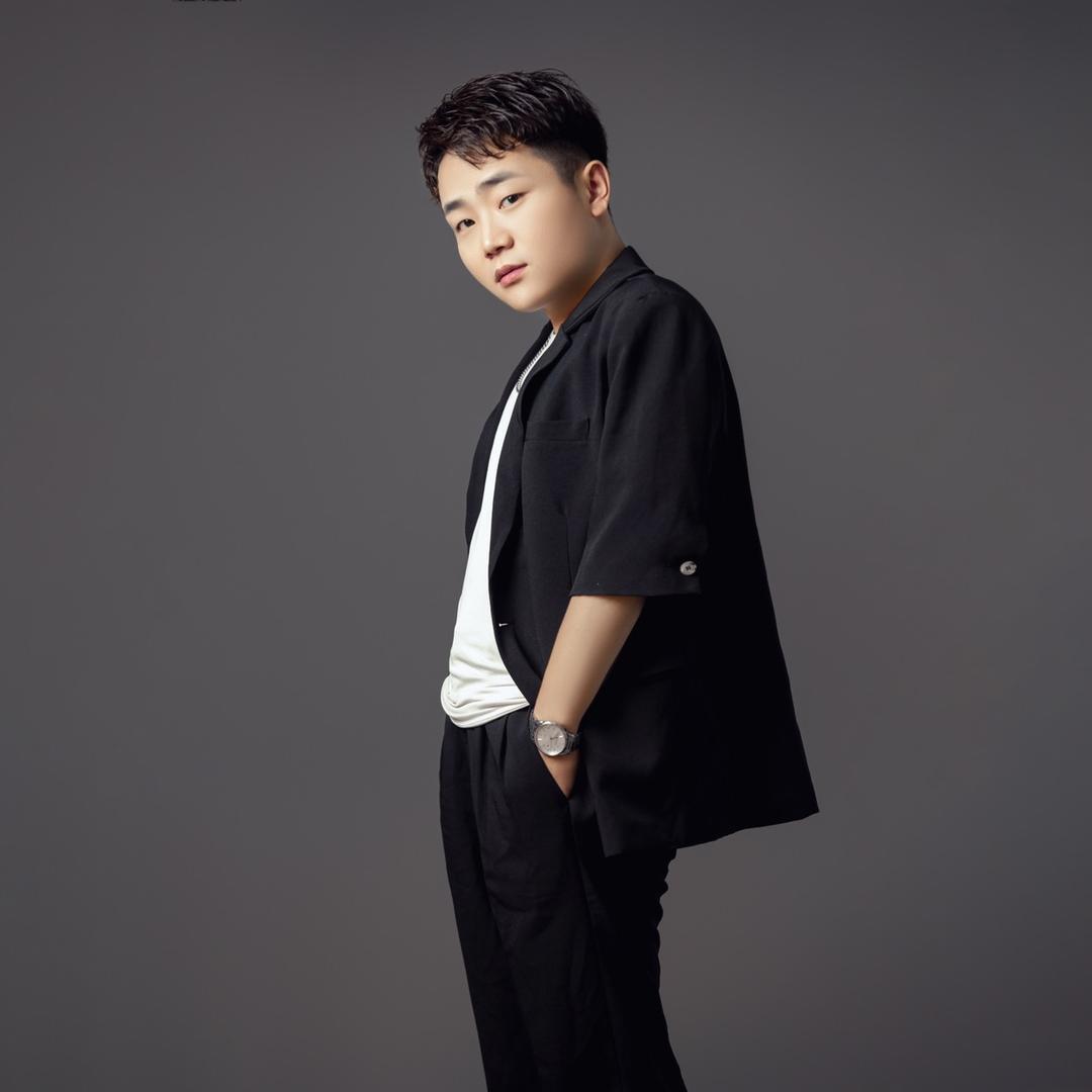 扬中发型师赵飞