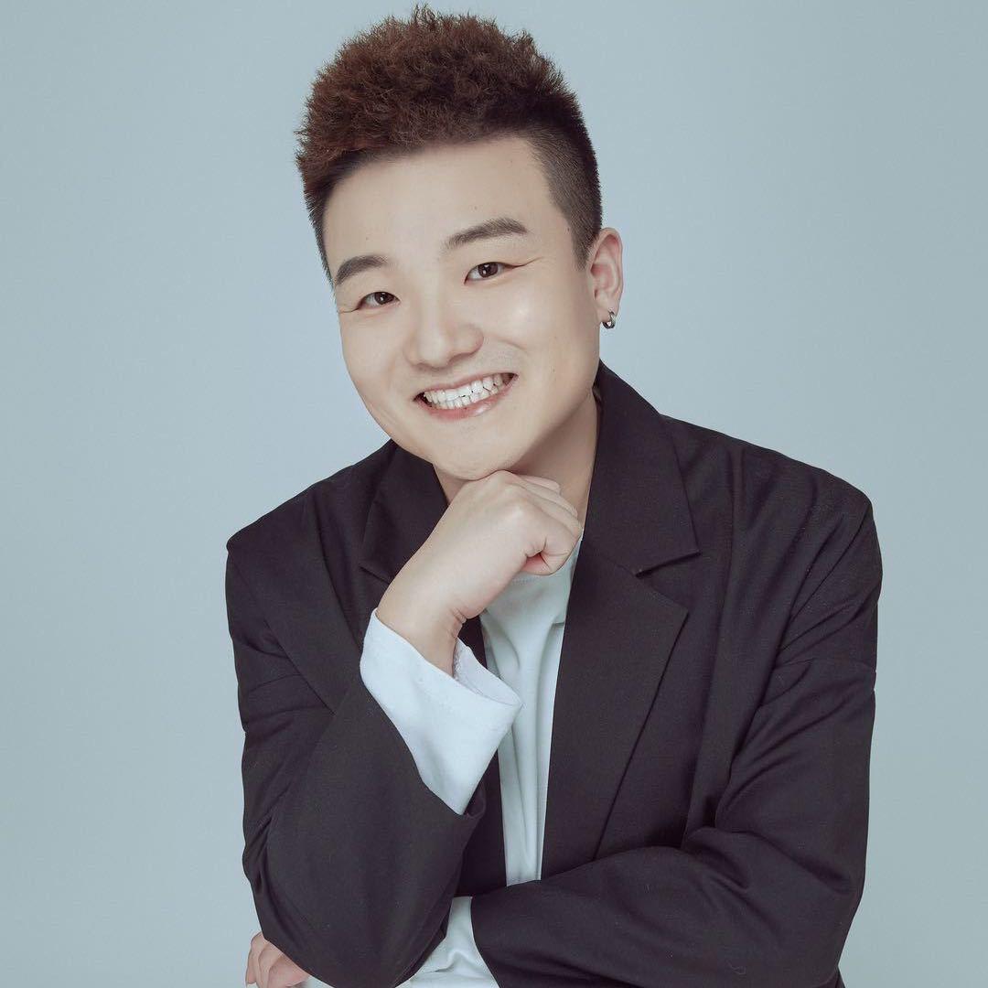 大连阿建减龄发型设计