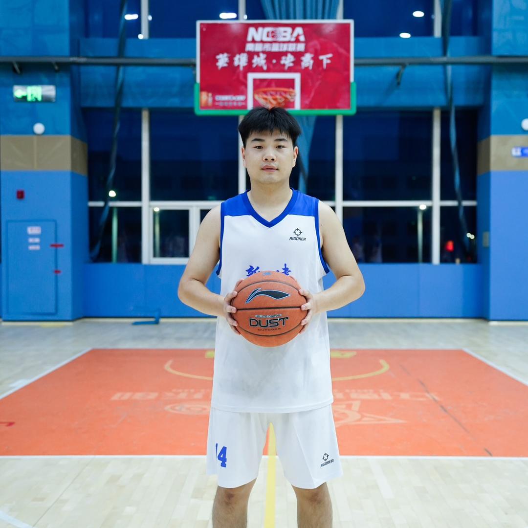 新锐篮球-刘教练