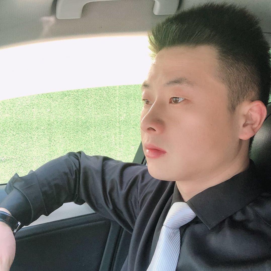 撒尿有点黄先生