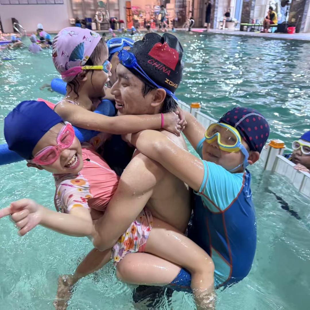 天汇游泳肖教练