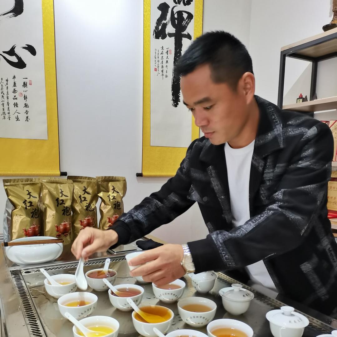 岩茶程老板