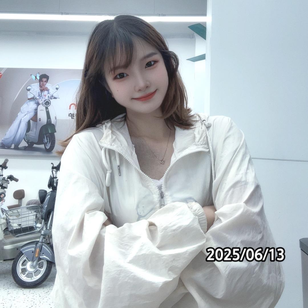 在钟落潭买雅廸电动车的靓女