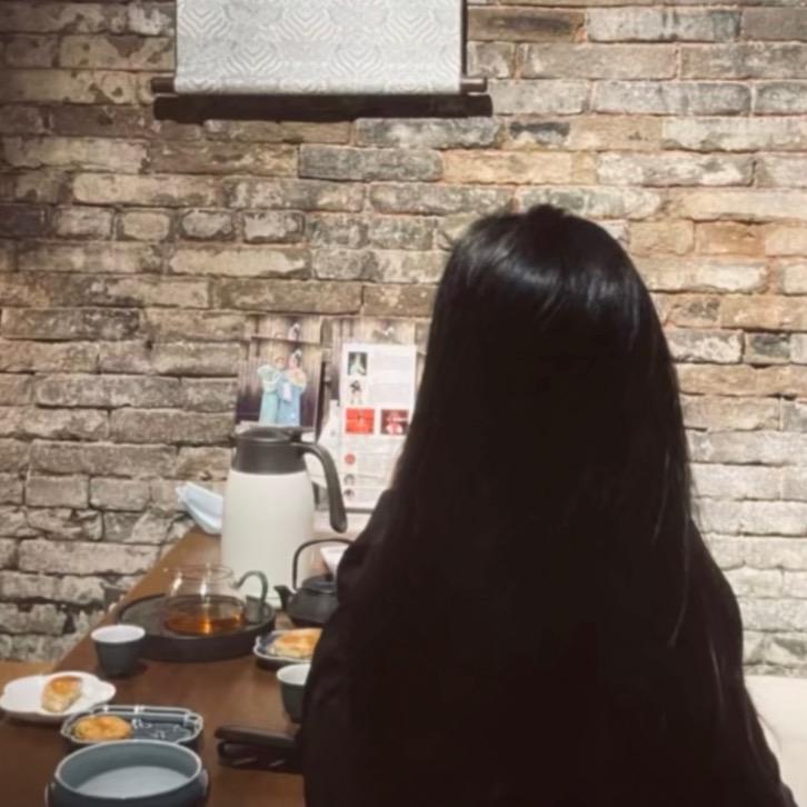 吕·