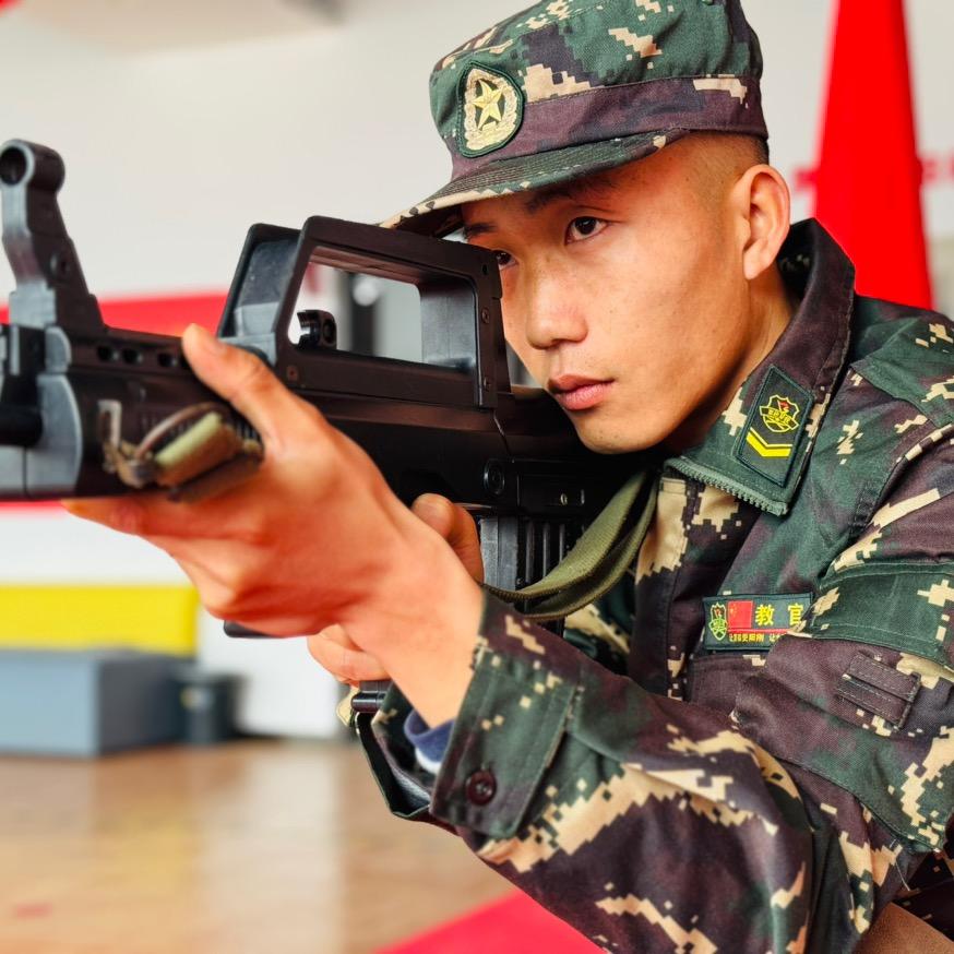 本色素质教育姜教官