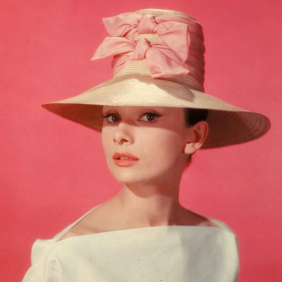 富民彩玉国际遇见服装店