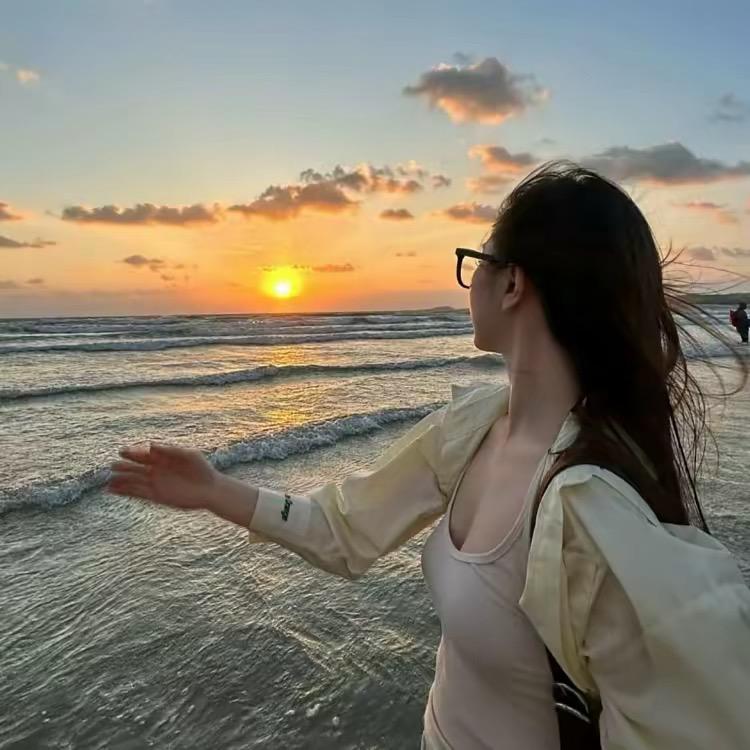 高冷小美