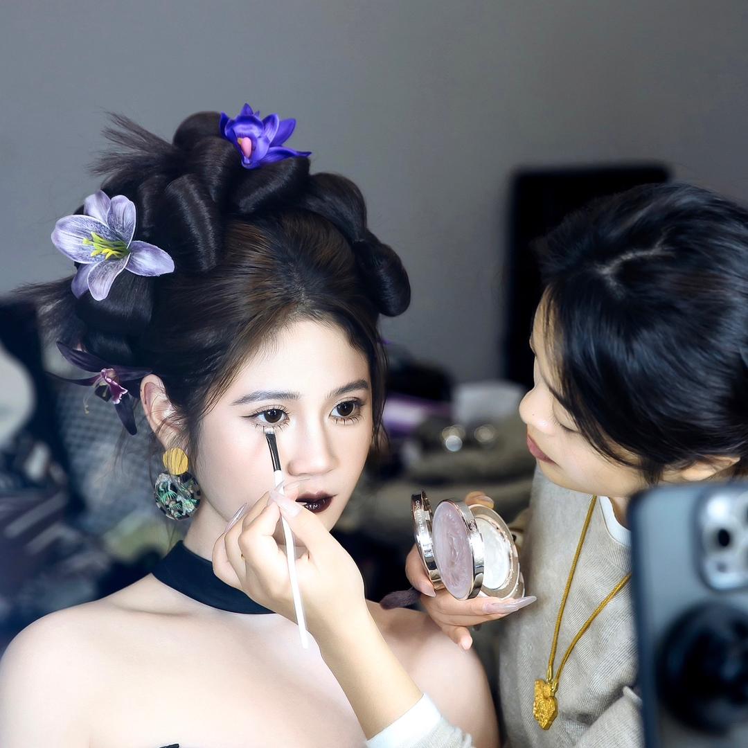 会化妆的雷阵雨