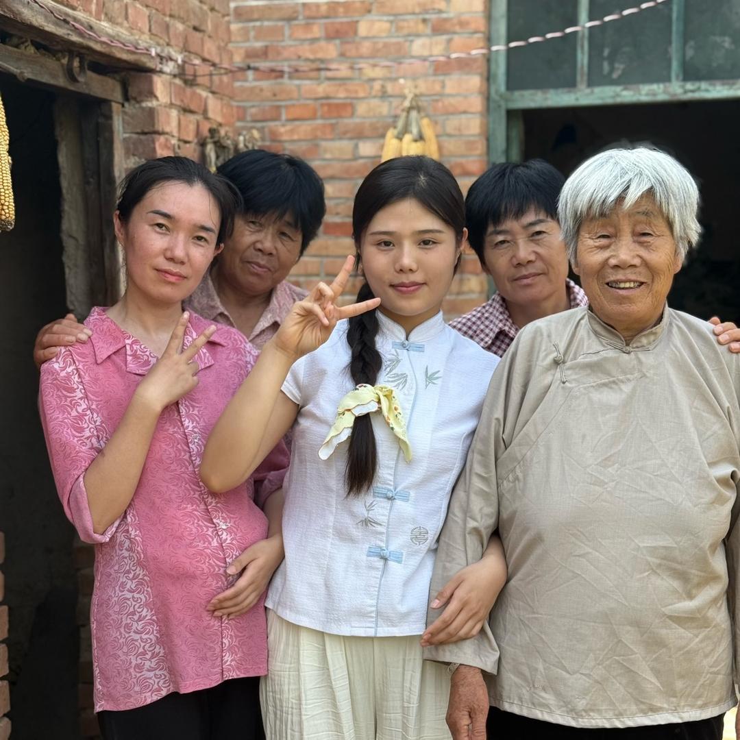 秀丽真诚一家人