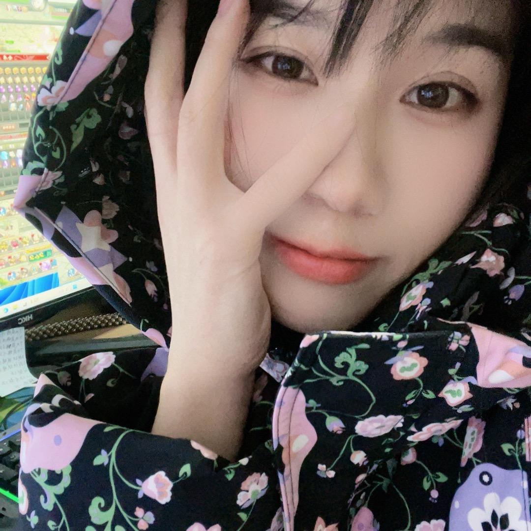 摸鱼一夏英子
