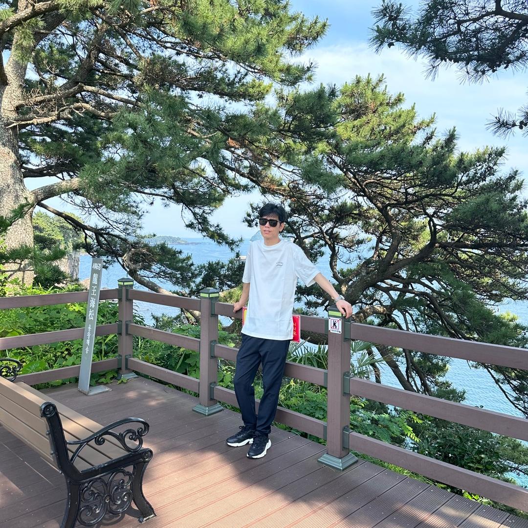 玩游戏的电焊工