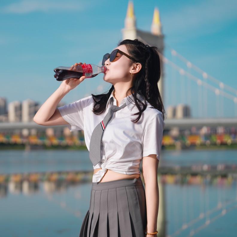 勇往直前的鲸鱼🐳