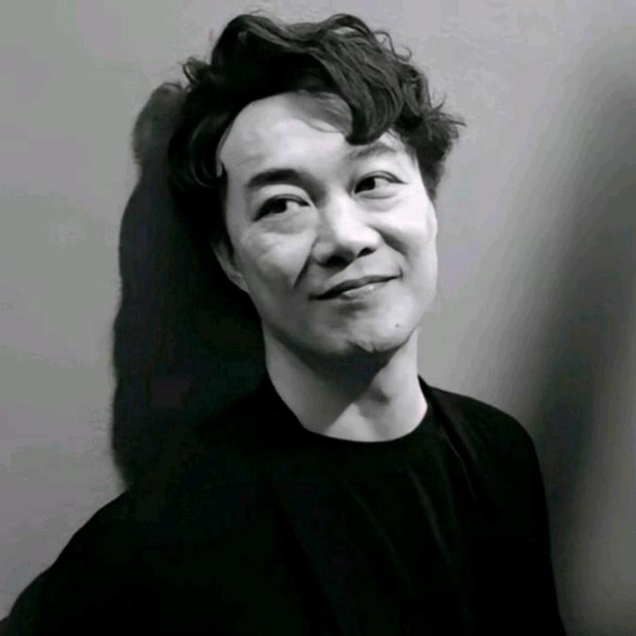 雷  佳音