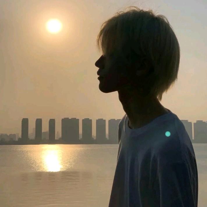 那把温柔留给她