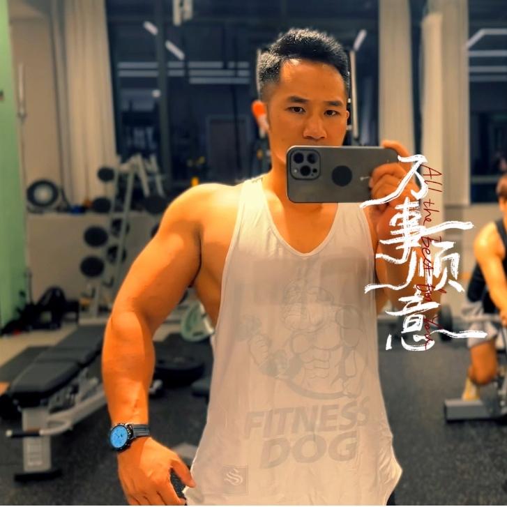 凯里健身    梁嘉炜