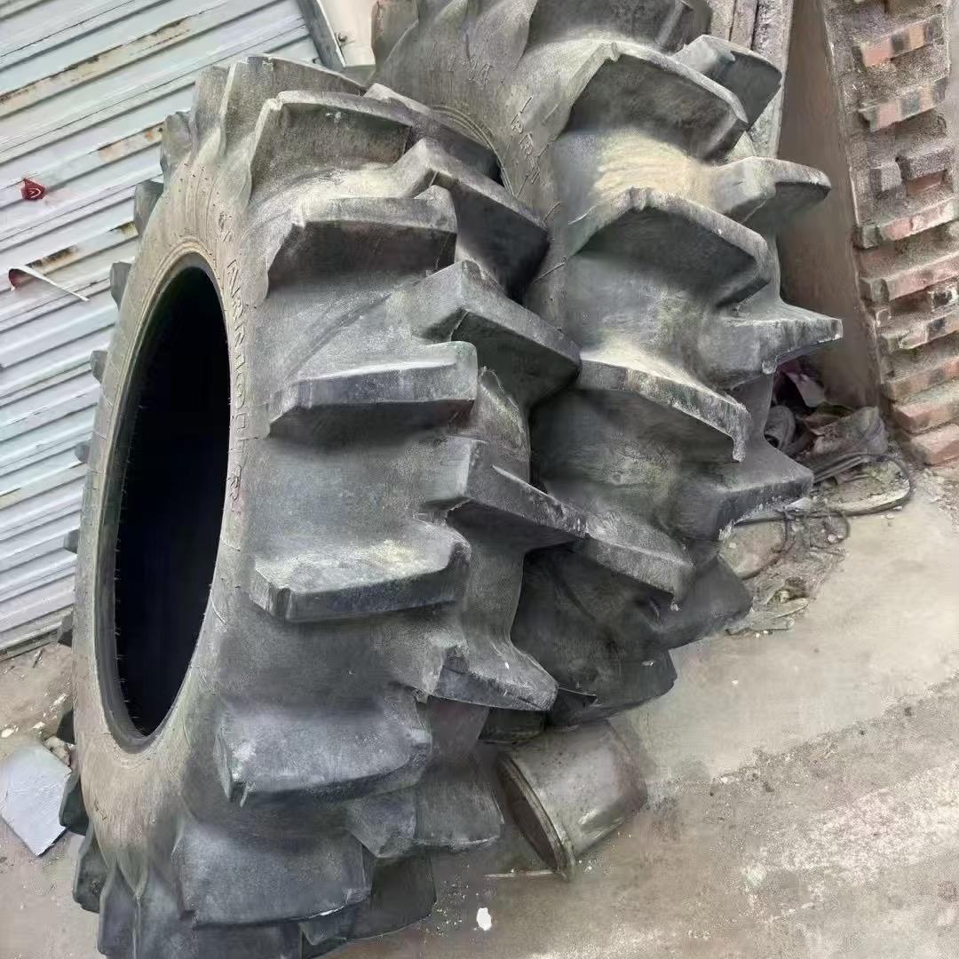 A二手拖拉机轮胎