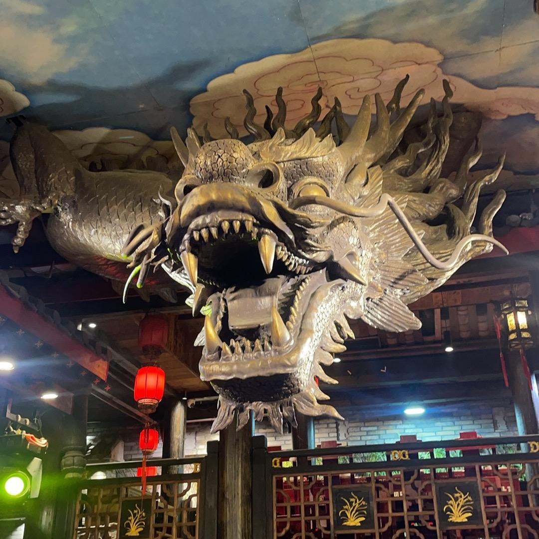 小龙翻大江太古里店