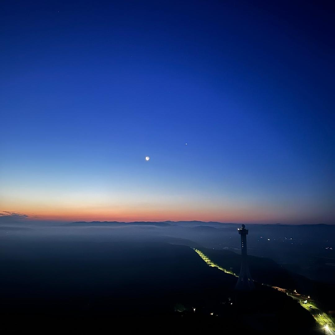 月亮不睡🌙