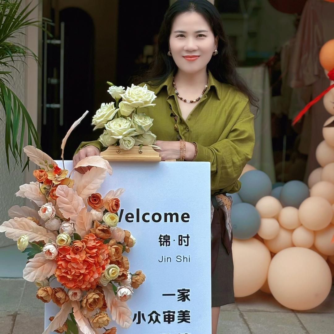 信阳锦时女装--燕儿