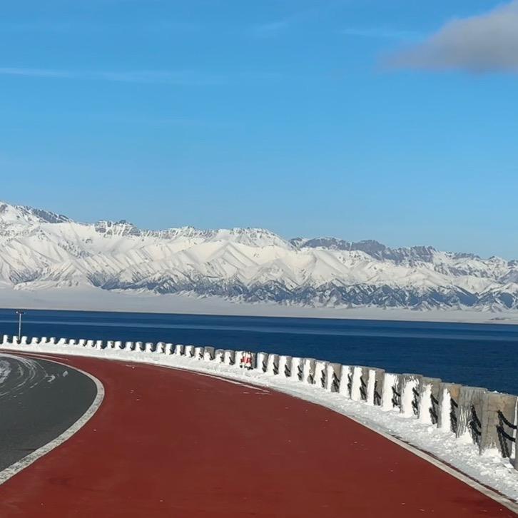 赛里木湖一日游领队