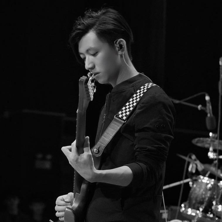 别让吴唯唯弹吉他。