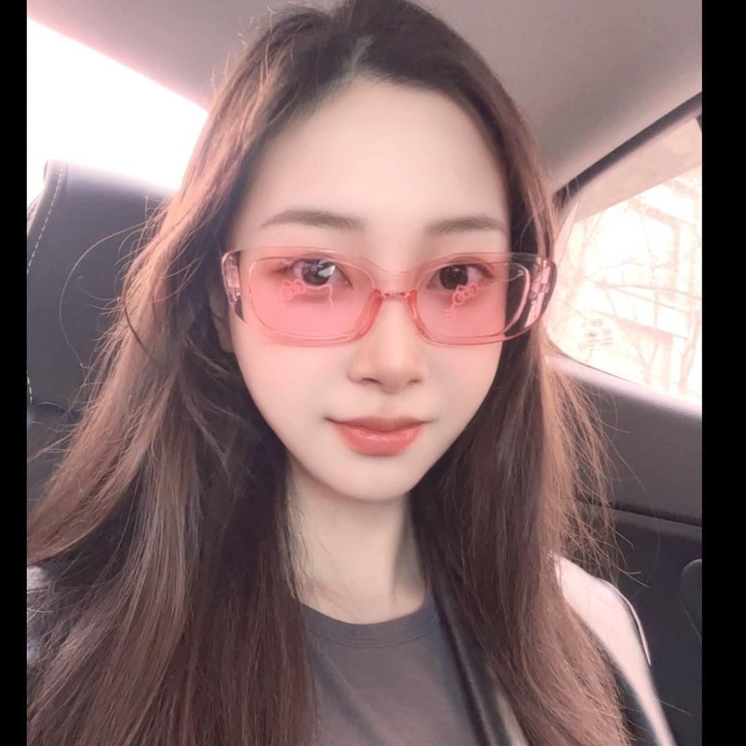 纯白色
