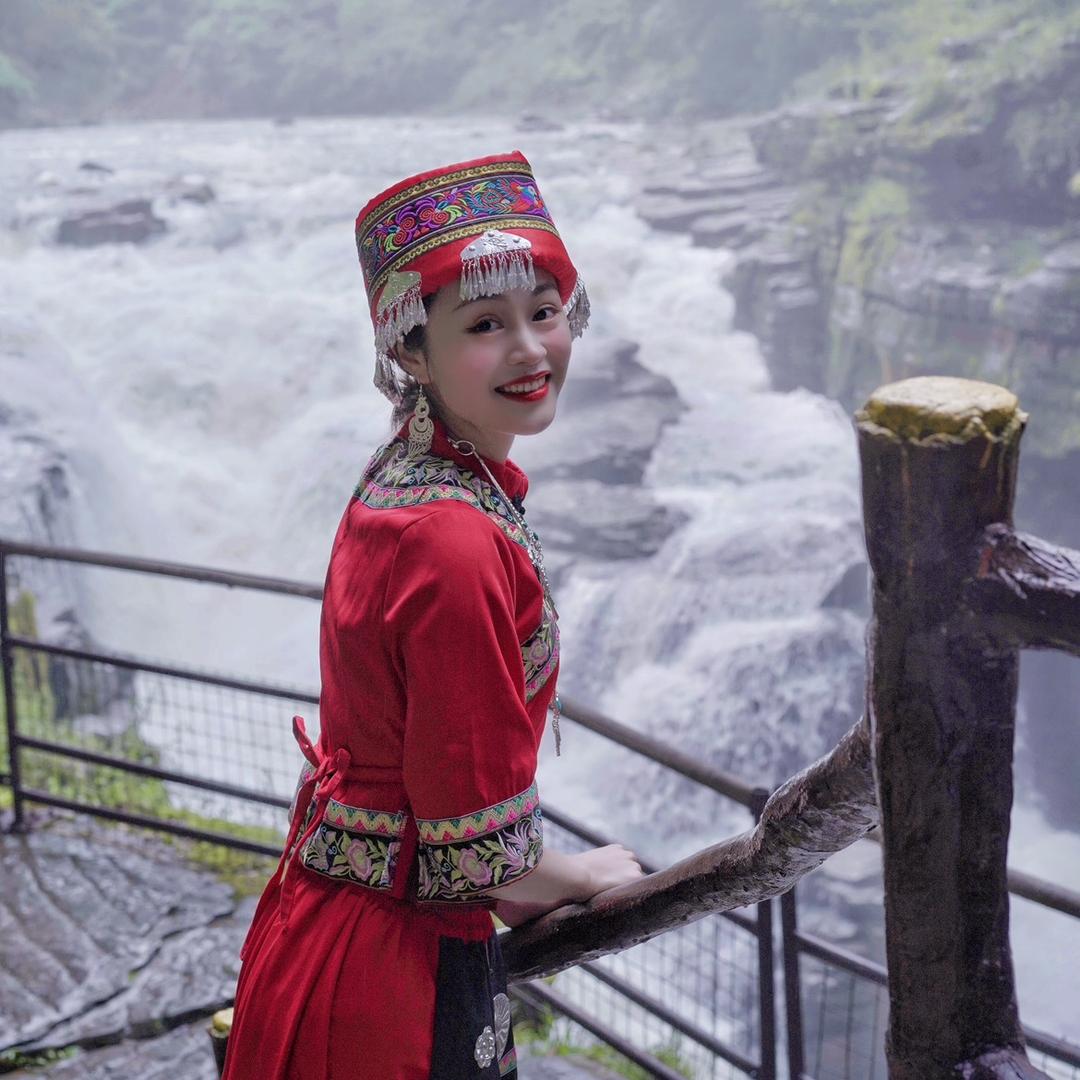 腾龙洞幺妹醉酒