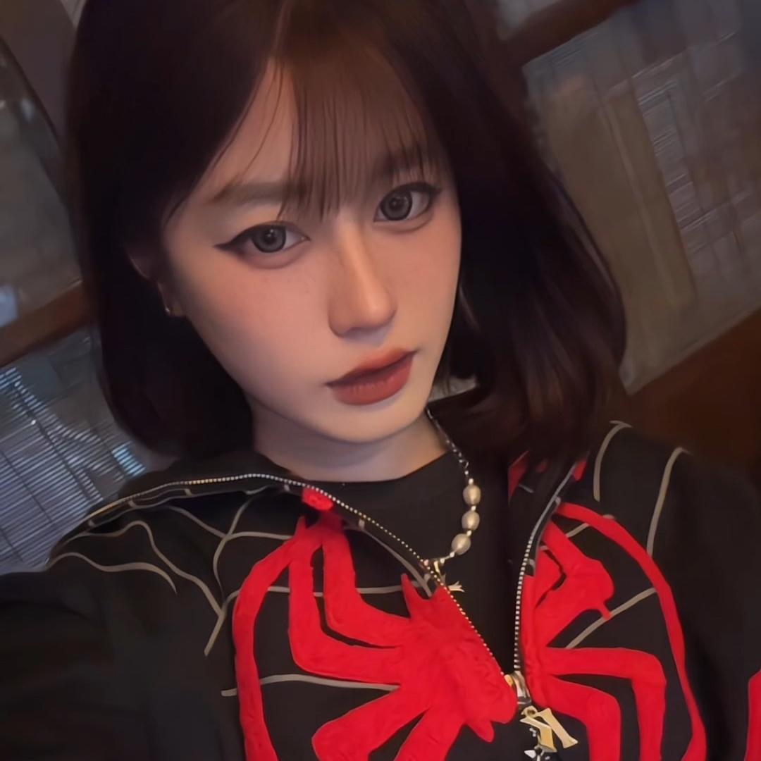 依..