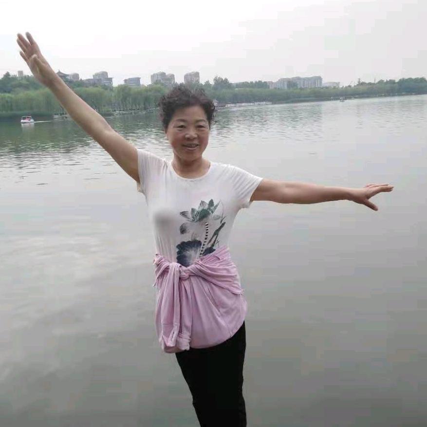 华