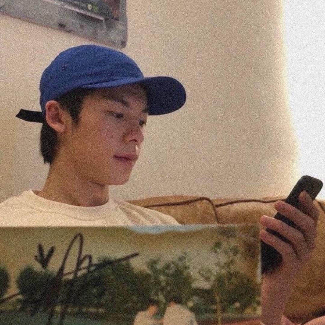 爱眨眼的文科生