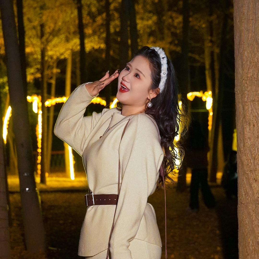 爱化妆的婷月亮🌙