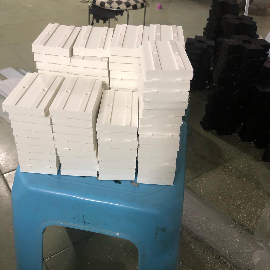 端不平的杯子