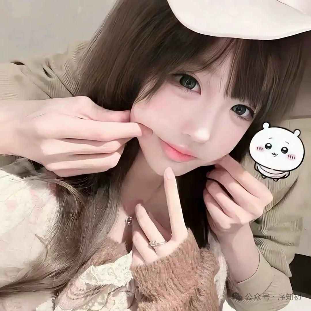 欣.