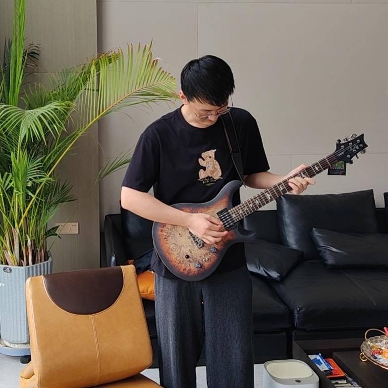 阿臻电吉他